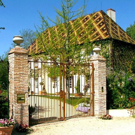 Villefargeau Le Petit Manoir Des Bruyeres Bed & Breakfast エクステリア 写真